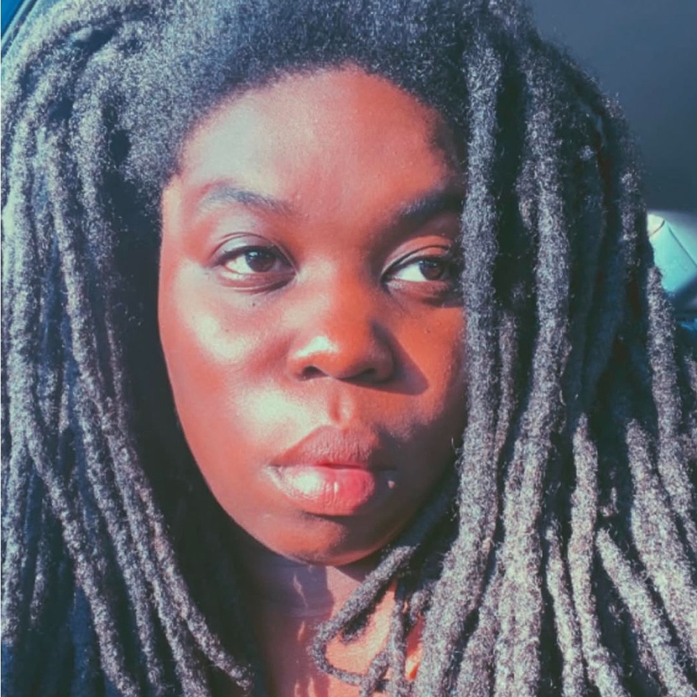 Meet your Posher, Carrisa